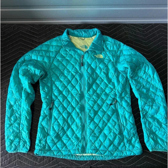 Women’s North Face Packable Lightweight Jacket - Picture 2 of 12